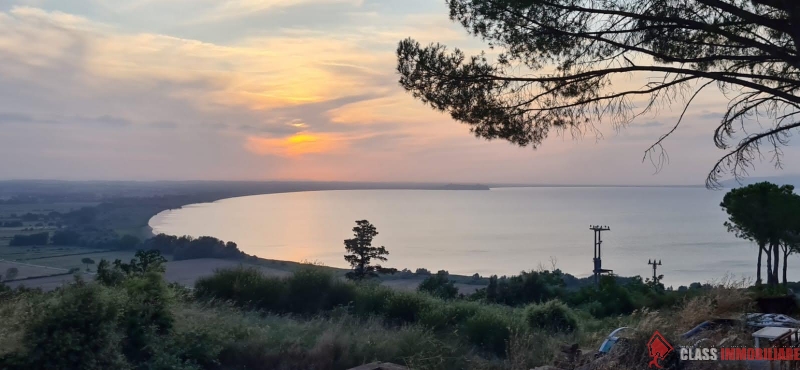 LA CASA SUL LAGO POSIZIONE MERAVIGLIOSA SOLO PER CHI AMA IL LAGO ED E